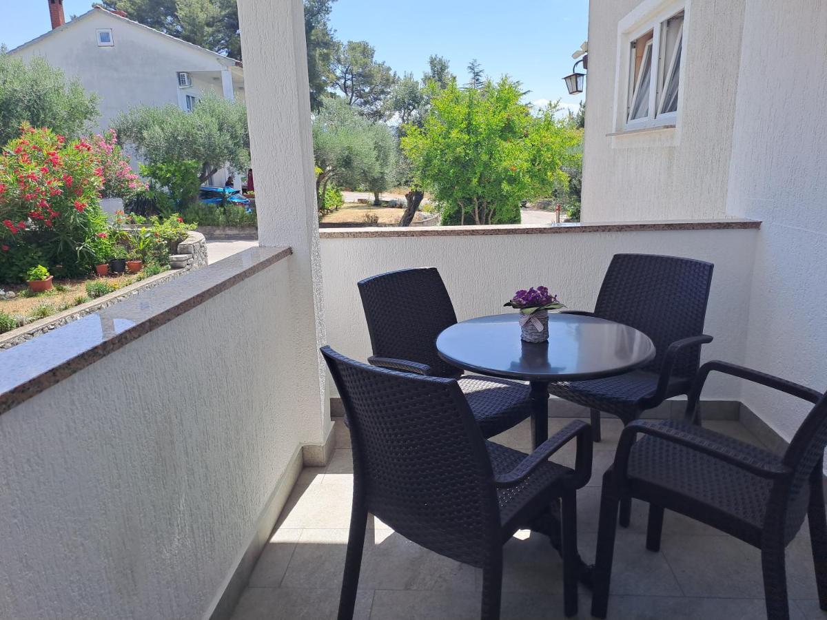 Studio Apartments Maslinik كرك المظهر الخارجي الصورة